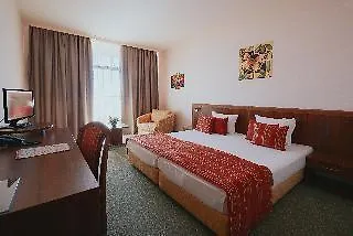 Hotel Elena 4*