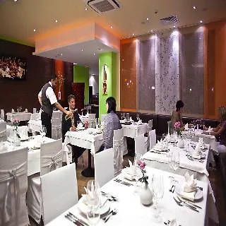Hotel Elena 4*
